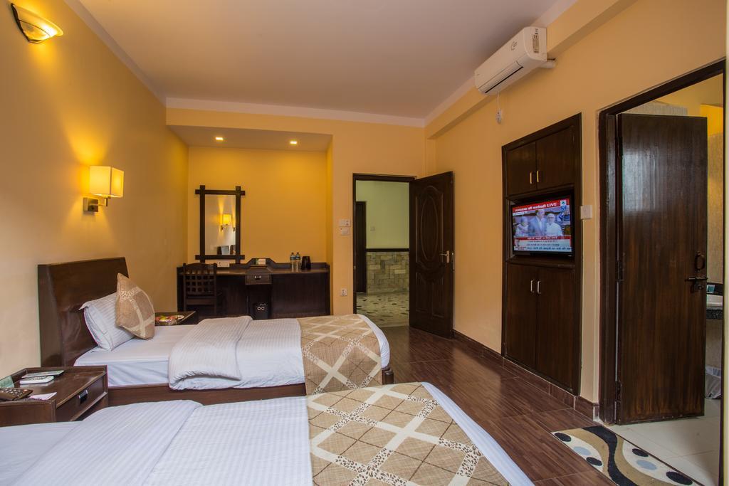 Hotel Peninsula Pokhara Exterior photo