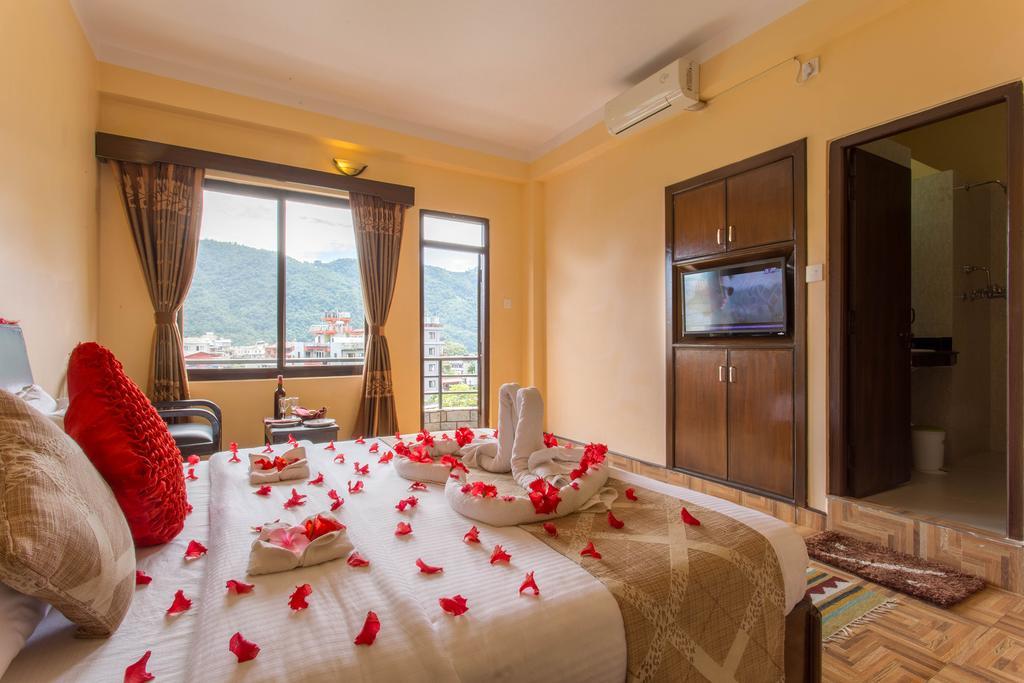 Hotel Peninsula Pokhara Exterior photo