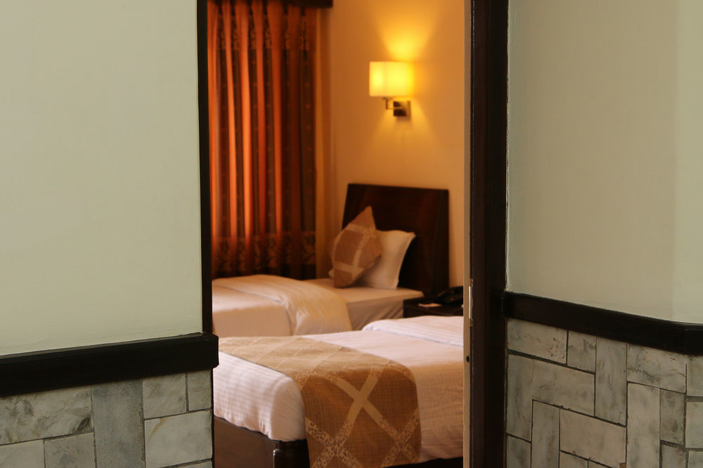 Hotel Peninsula Pokhara Exterior photo