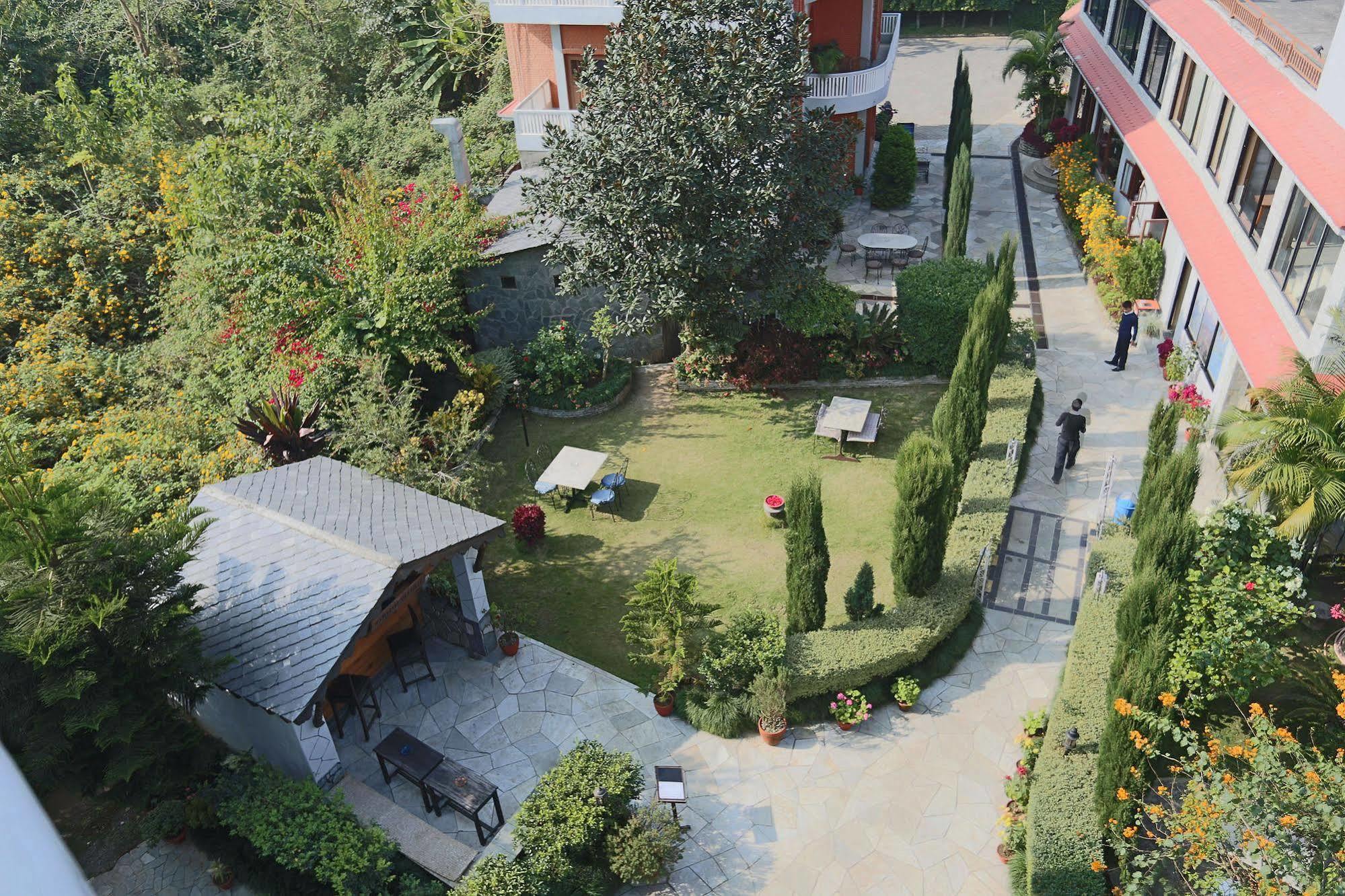 Hotel Peninsula Pokhara Exterior photo