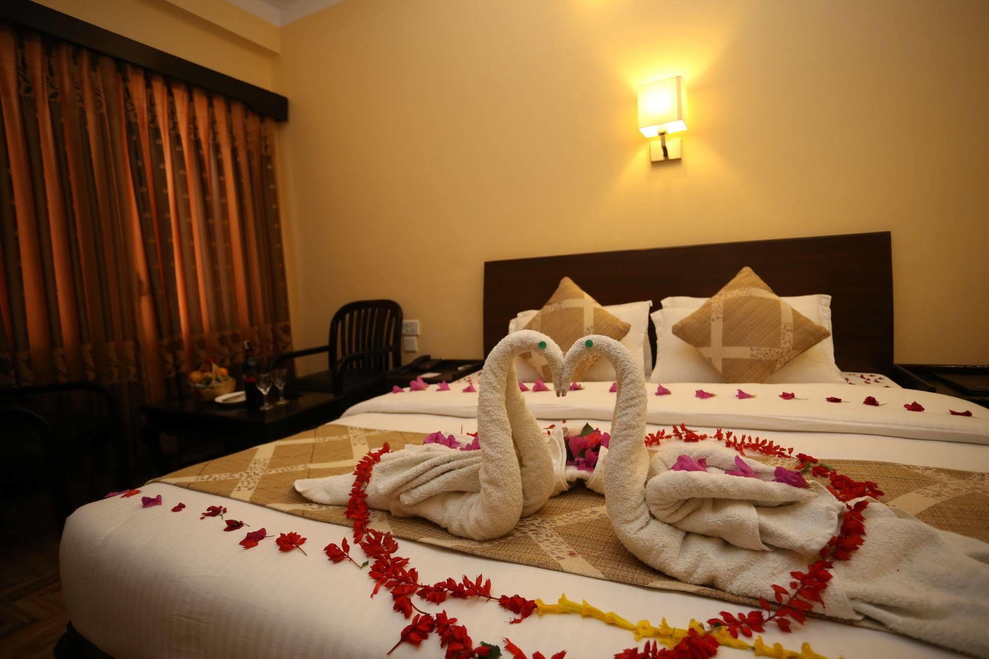 Hotel Peninsula Pokhara Exterior photo