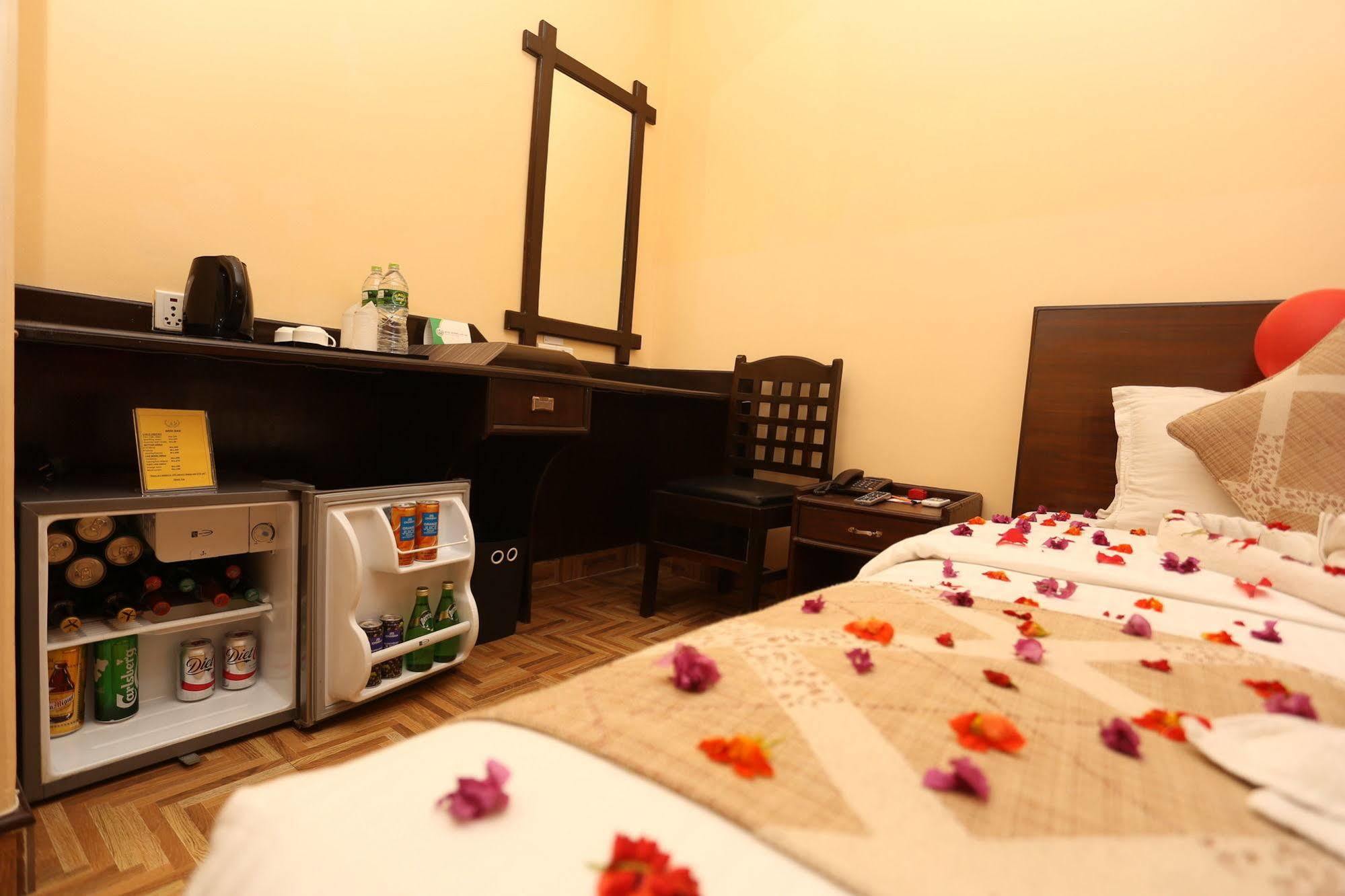 Hotel Peninsula Pokhara Exterior photo